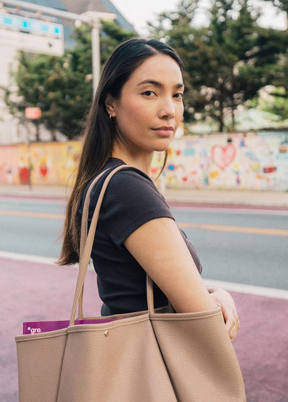 Femmes avec un sac